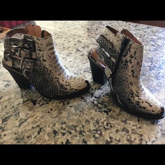 Jeffrey Campbell booties - Picture 2 of 8